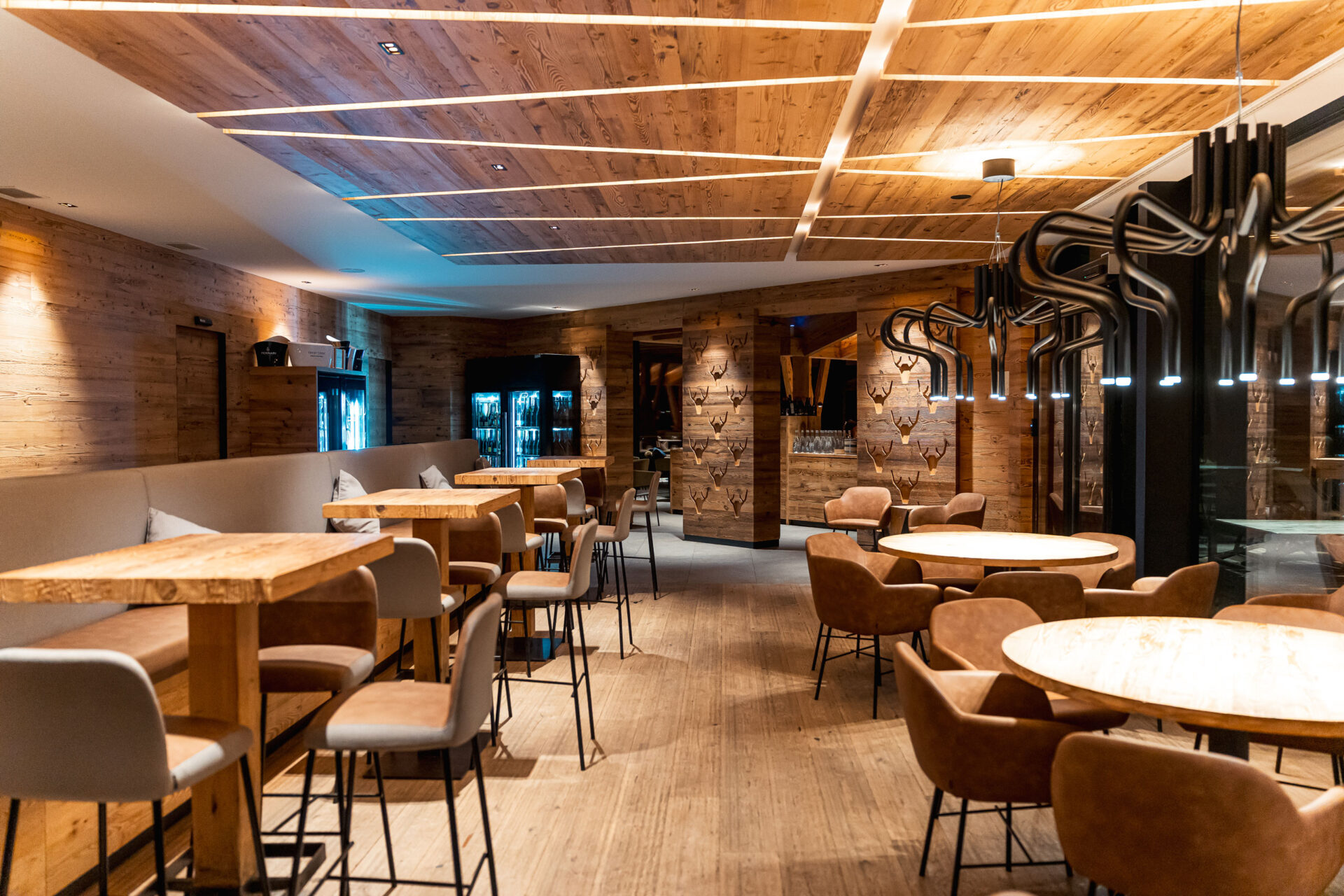 Cena allo Chalet44 alpine lodge